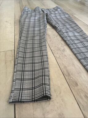 Seven7 - dress pant - plaid black and white - women’s size 4